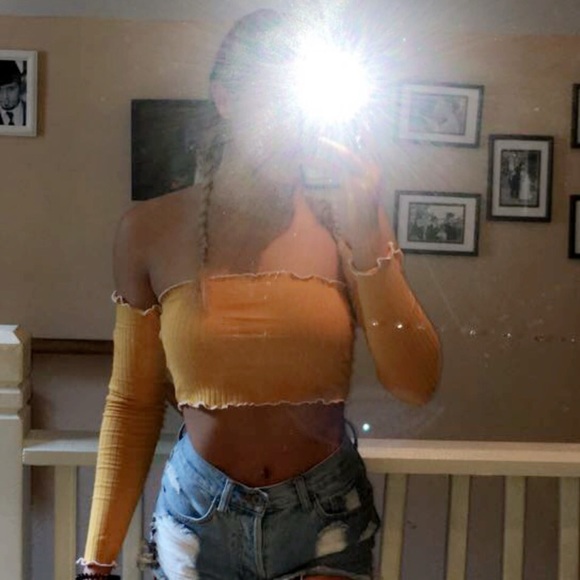 Forever 21 ribbed off the shoulder top! - Picture 2 of 4